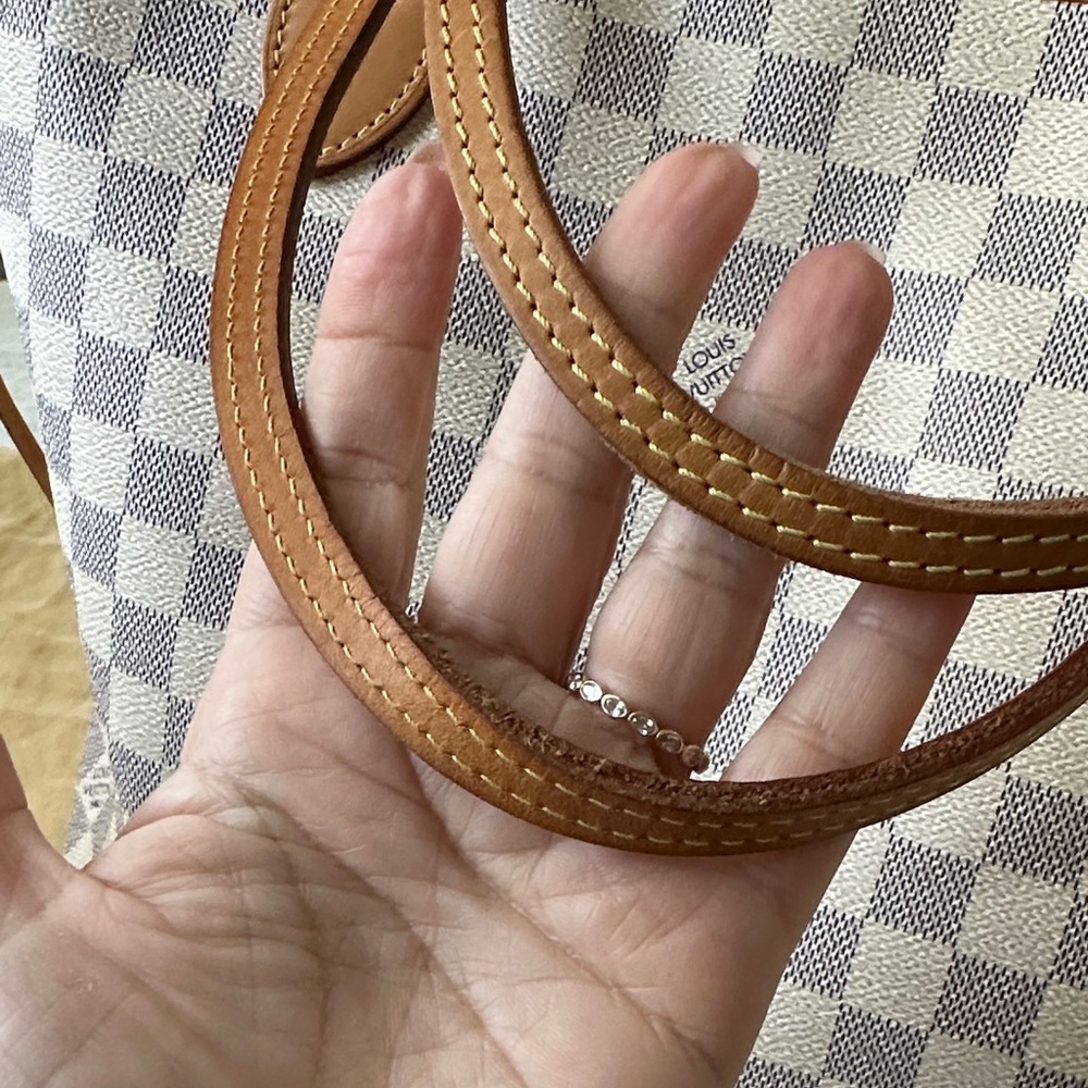 Louis Vuitton Damier Azur Neverfull MM Tote in White and Tan - Picture 5 of 10
